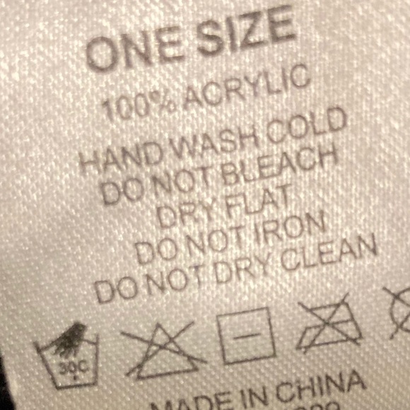 NWOT Tahari Acrylic Reversible Scarf OSFM - Picture 16 of 16